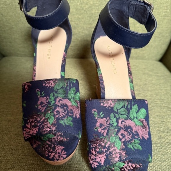 Marc Fisher wedge sandals - Picture 2 of 4